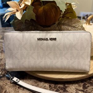 Michael Kors Cream Wristlet Wallet